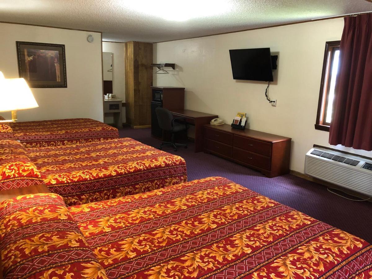 Budget Host Inn - Emporia Bagian luar foto