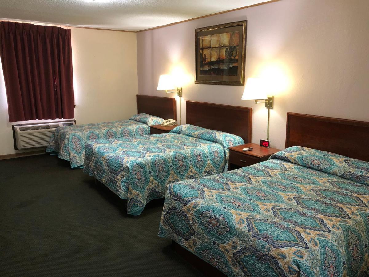 Budget Host Inn - Emporia Bagian luar foto
