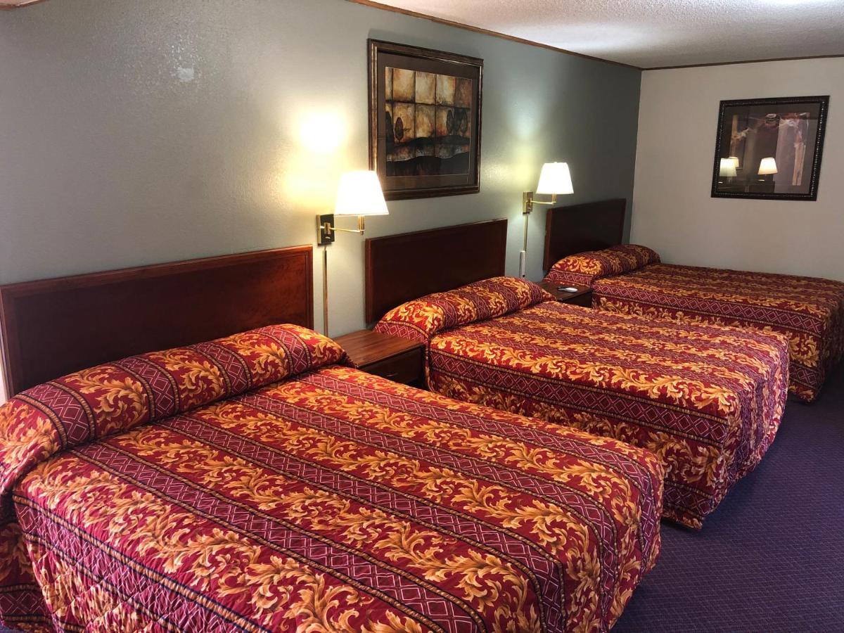 Budget Host Inn - Emporia Bagian luar foto