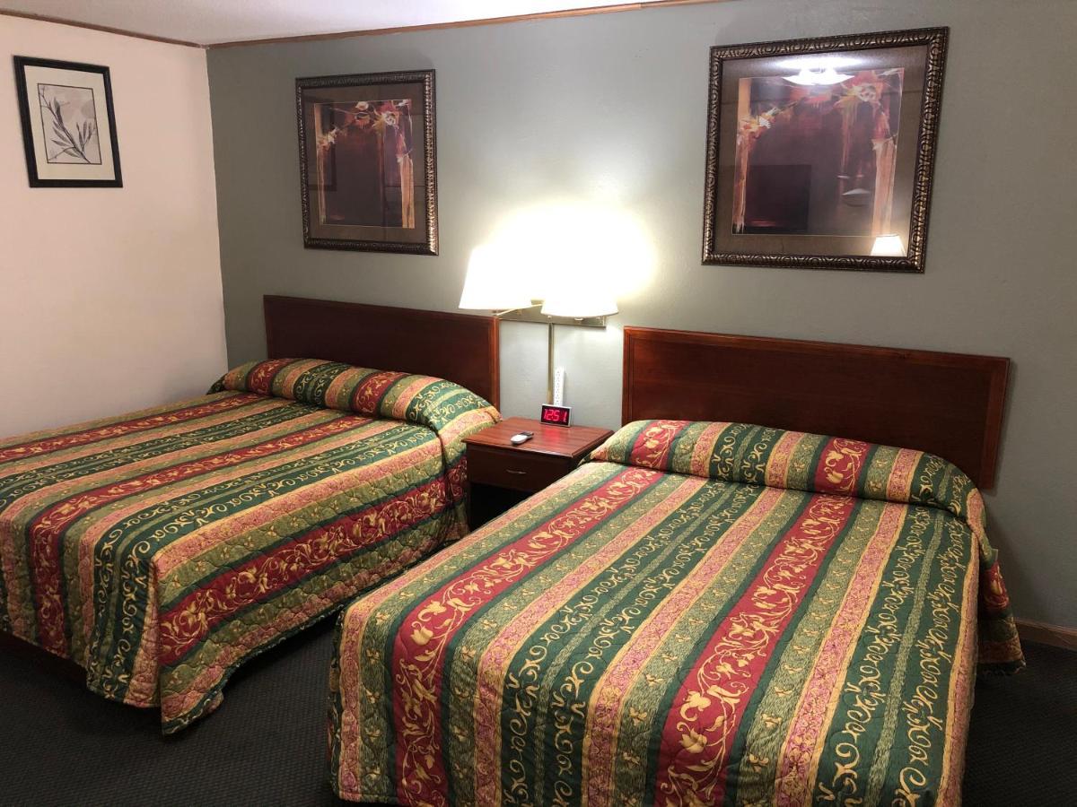 Budget Host Inn - Emporia Bagian luar foto